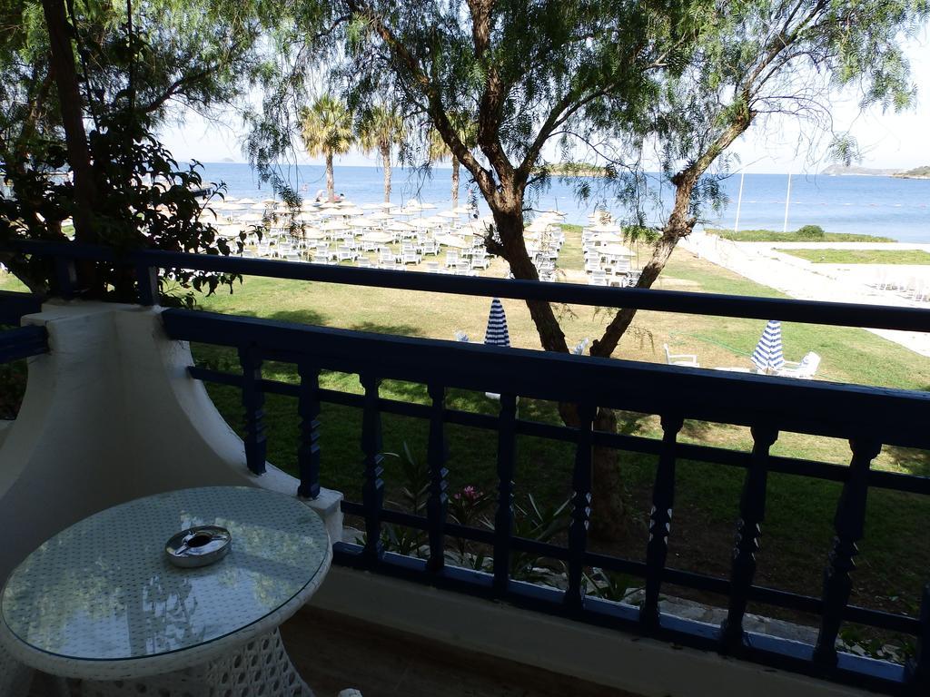 Club Blue White All Inclusive Turgutreis Zimmer foto