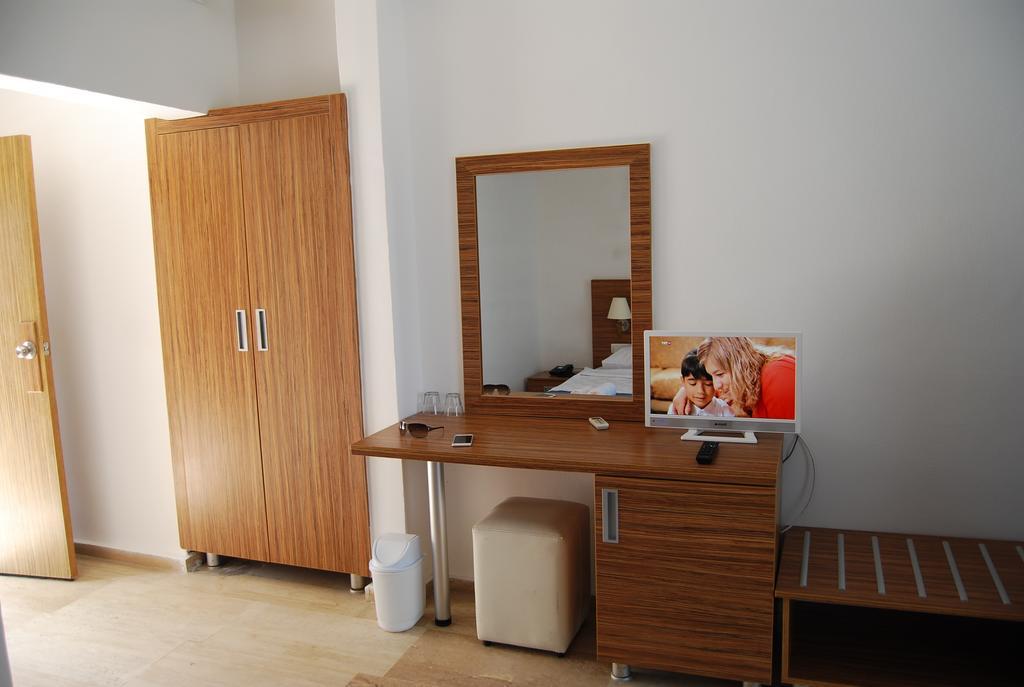 Club Blue White All Inclusive Turgutreis Zimmer foto