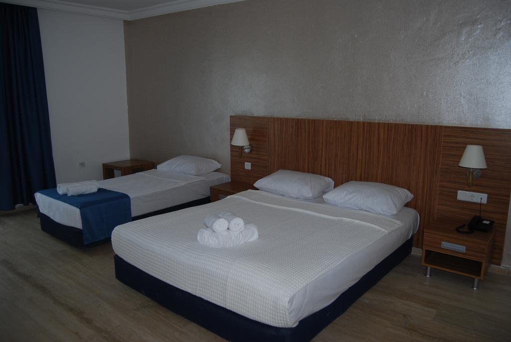 Club Blue White All Inclusive Turgutreis Zimmer foto