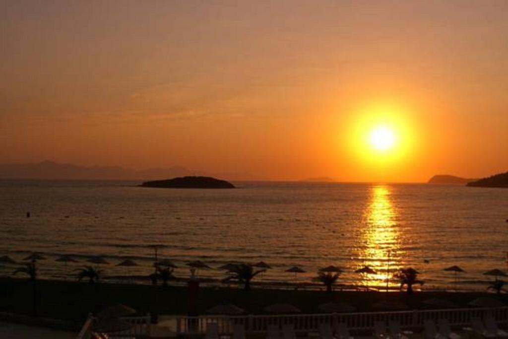 Club Blue White All Inclusive Turgutreis Exterior foto